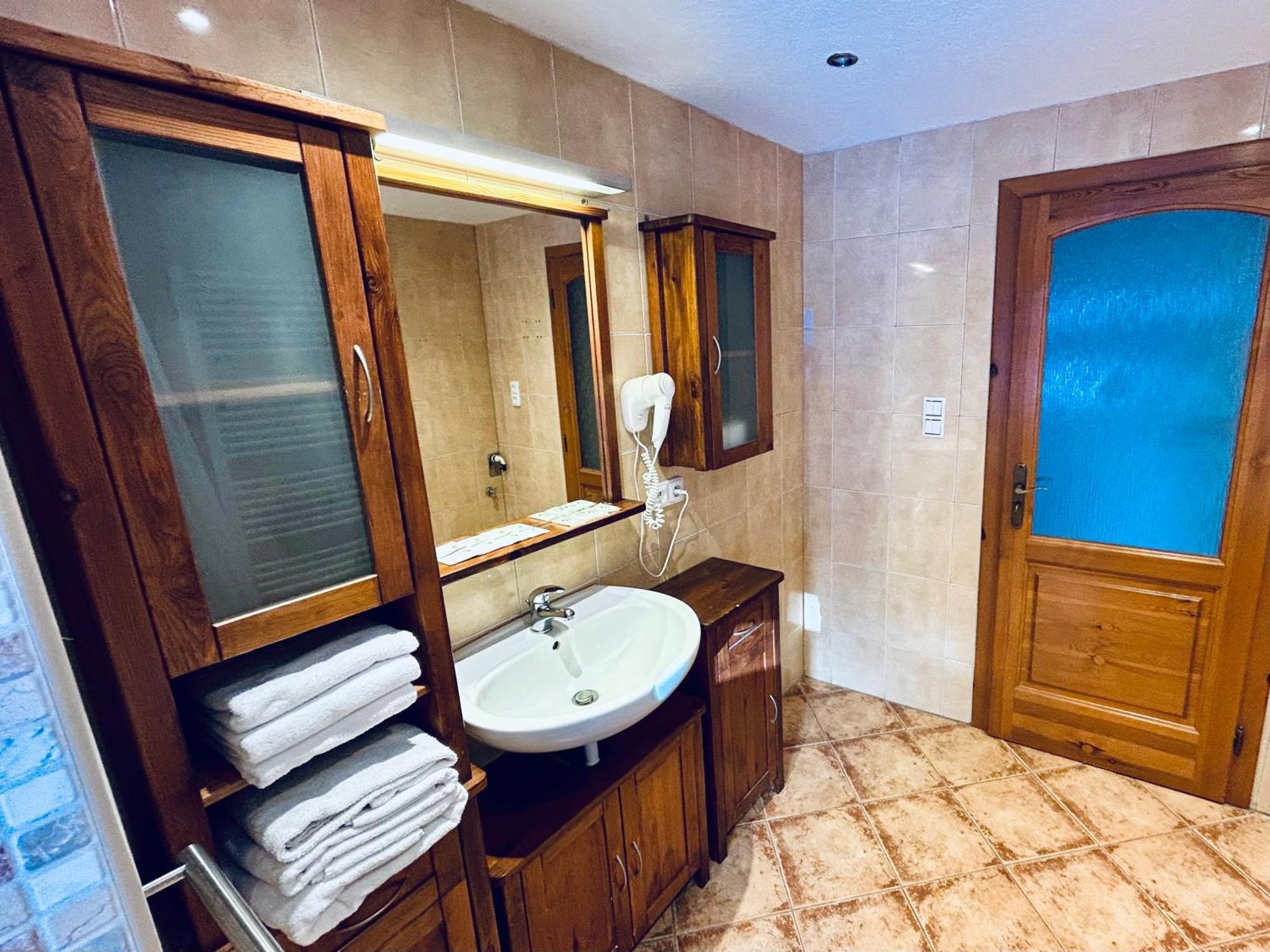 Dvur Stran & Wellness Hotell Karlovy Vary Eksteriør bilde